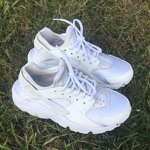 Barely worn! Women’s Nike Air Huarache!